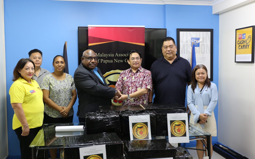 MALAYSIAN ASSOCIATION DONATES K30,000 WORTH OF MEDICAL SUPPLIES TO GEREHU GENERAL HOSPITAL